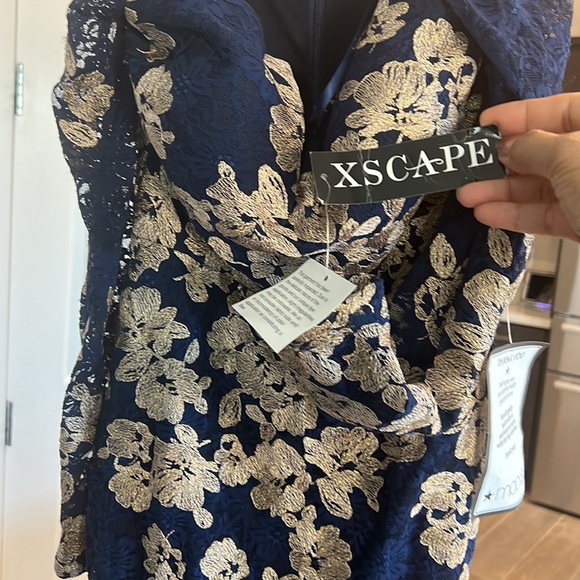 Brand: Escape.size 4. Brand new - Picture 3 of 3
